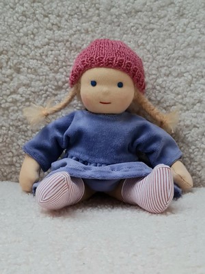 Blonde Puppe Rosa Kleid