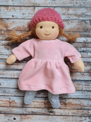 Waldorfpuppe_Stoffpuppe_mit_Zöpfen