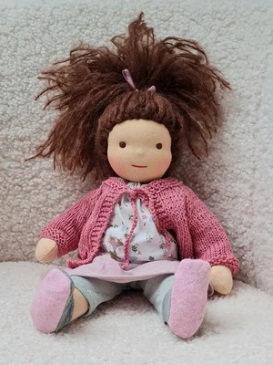 Blonde Puppe Rosa Kleid