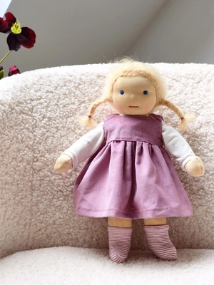 Puppe_nach_waldorfart_stoffpuppe