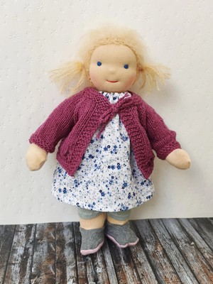 waldorfpuppe_kleine_Zöpfe