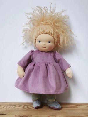 waldorfpuppe_lange_Haare